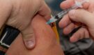 Учёные считают, что применение вакцин от Pfizer, Moderna и AstraZeneca приводит к повышенному риску заболеваний